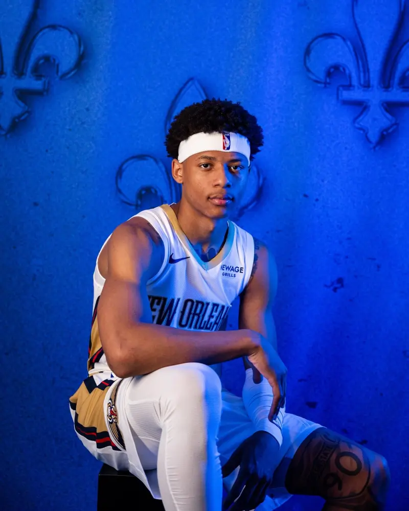 爱游戏登入-鹈鹕官方ins晒出今年新秀定妆照：费尔斯，奎因入镜