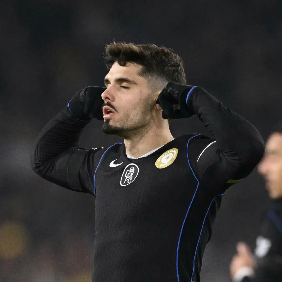 爱游戏网页-利兹联数月前发布内托捂耳照片嘲讽切尔西，现在惨遭“鞭尸”